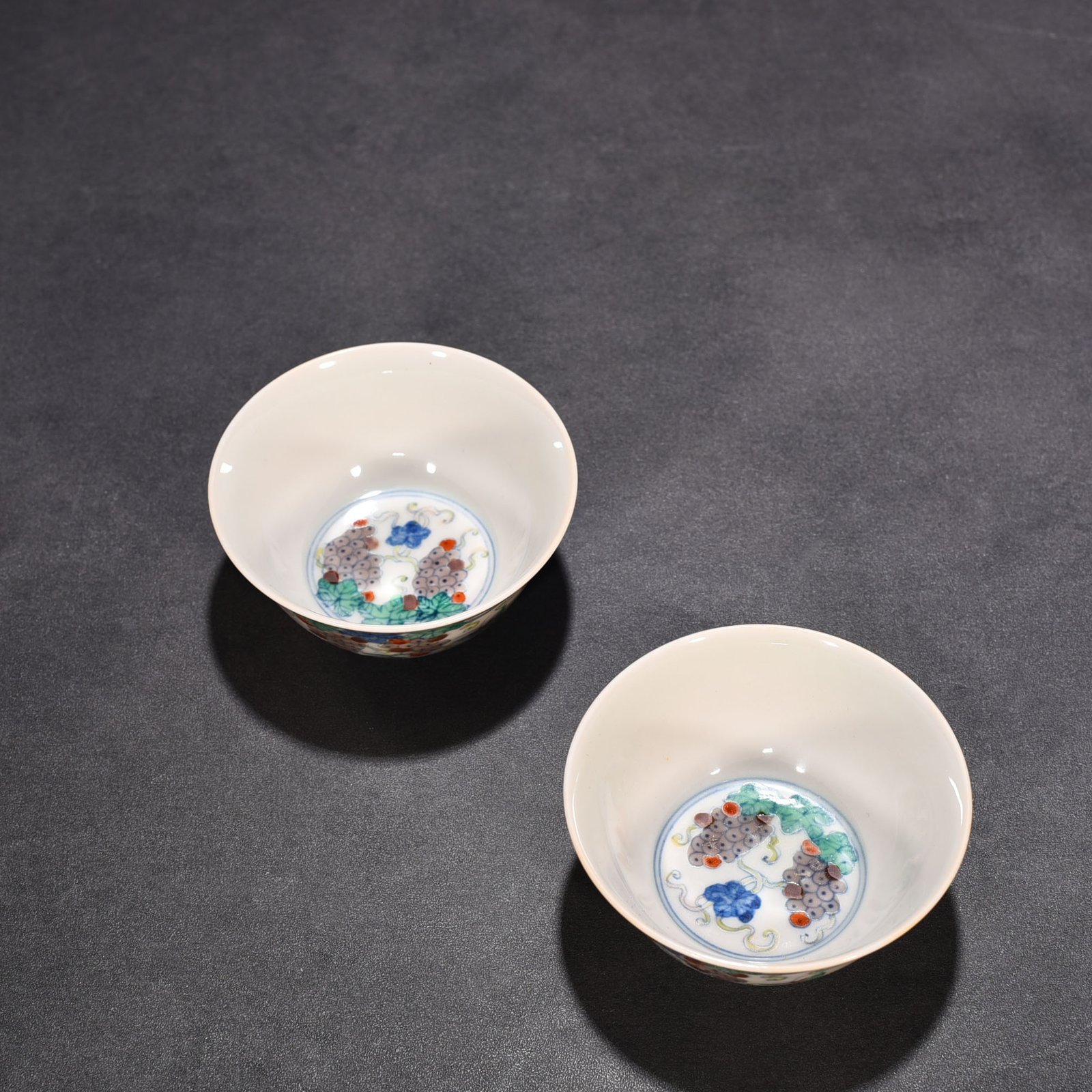 Ming Dynasty Chenghua Grape Urn Cup Lying-foot Cup