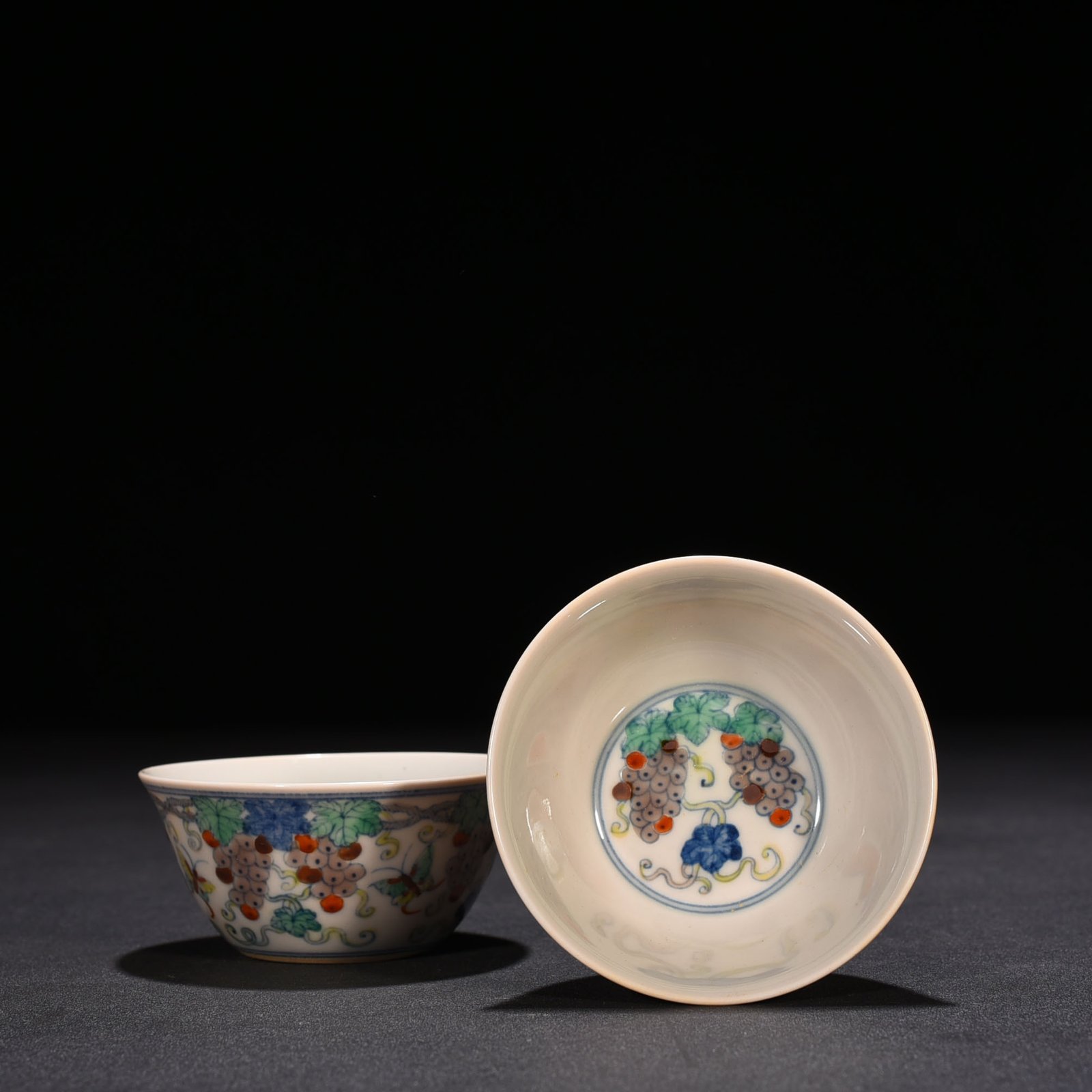Ming Dynasty Chenghua Grape Urn Cup Lying-foot Cup