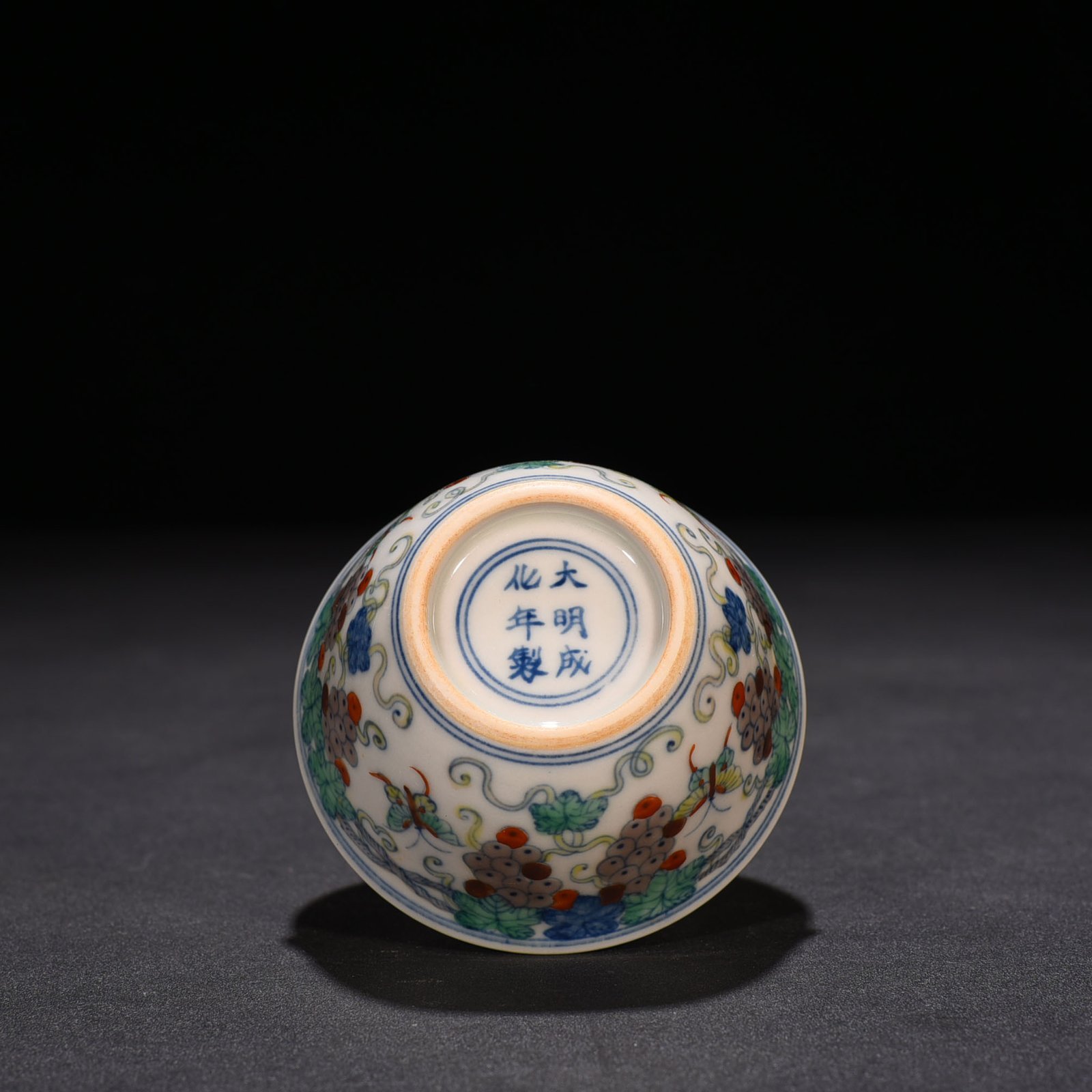 Ming Dynasty Chenghua Grape Urn Cup Lying-foot Cup