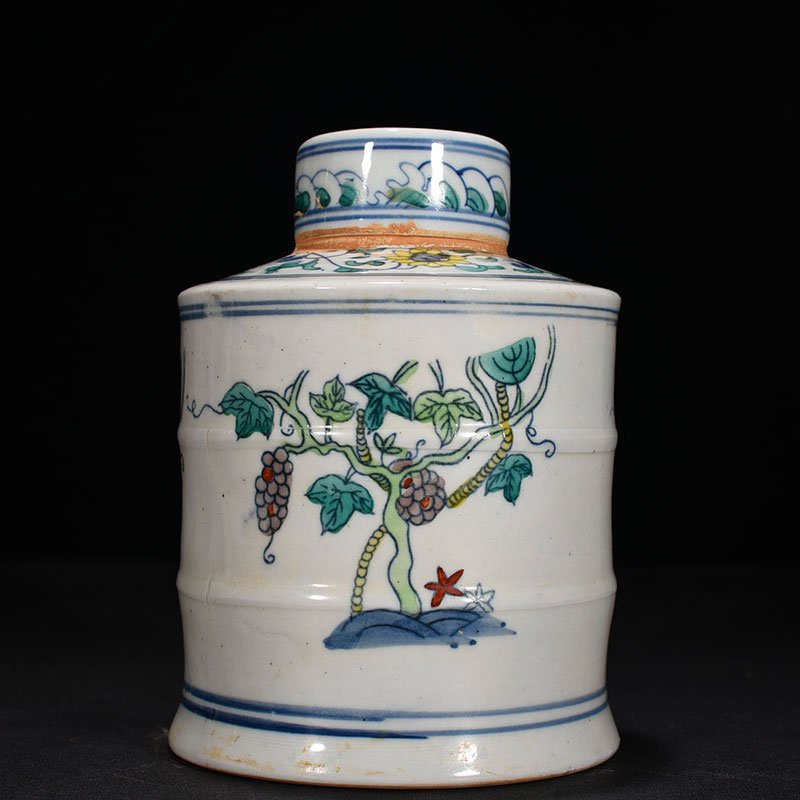 Ming Dynasty Chenghua Grape Tea Jar