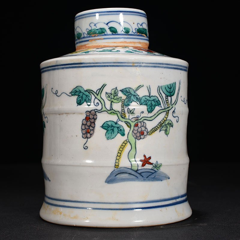 Ming Dynasty Chenghua Grape Tea Jar