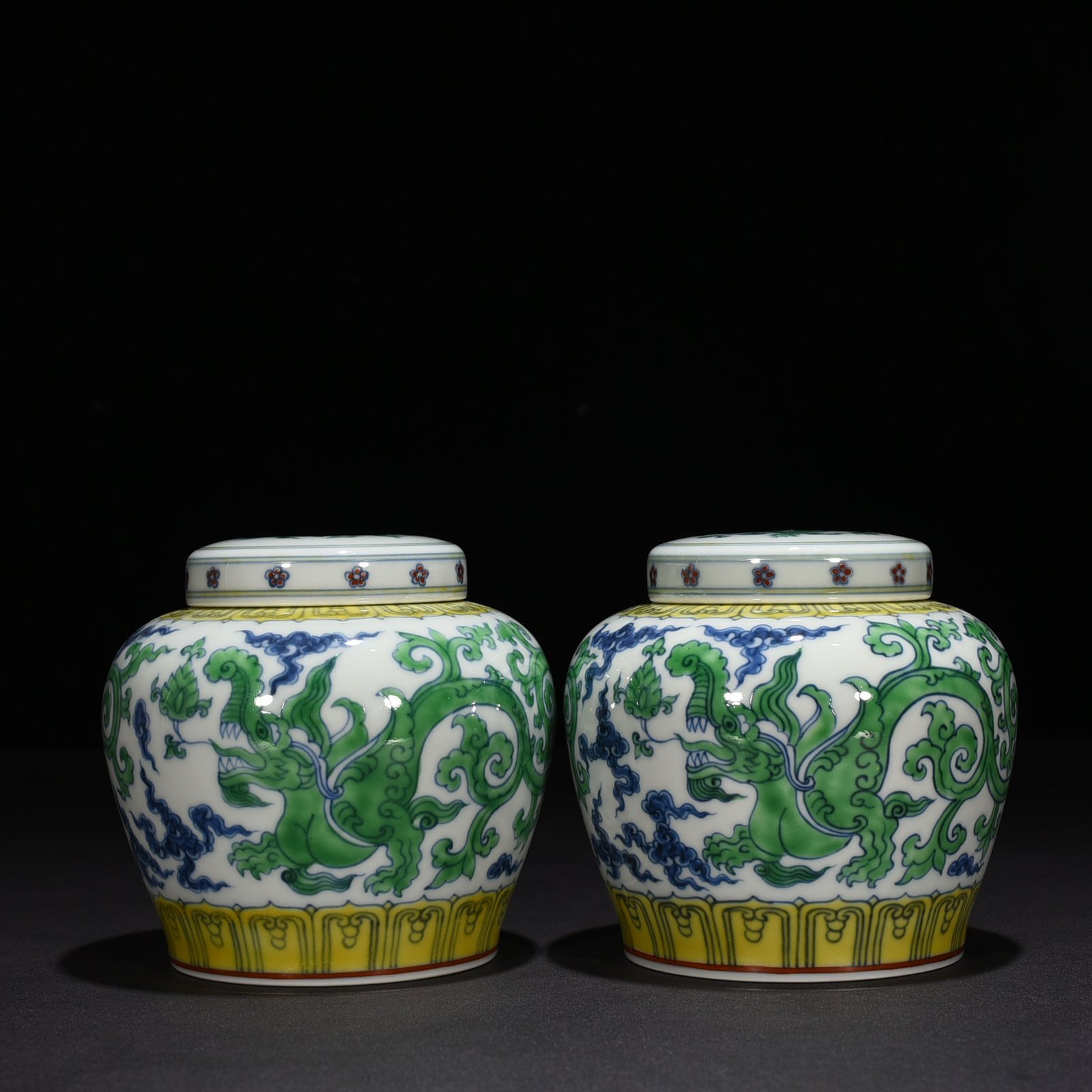 Ming Dynasty Chenghua Chilong Tianzi Jar Jar with Lid Jar