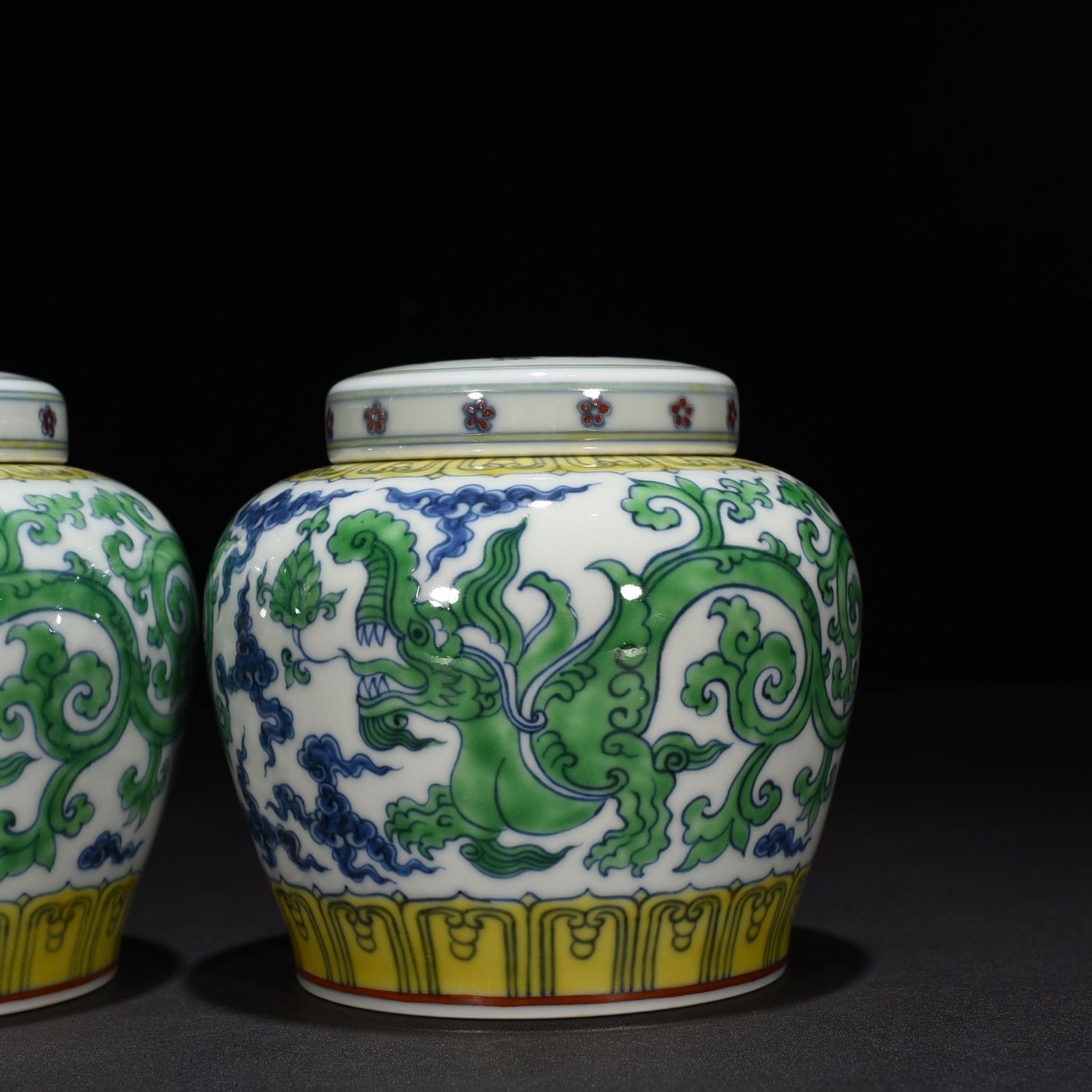 Ming Dynasty Chenghua Chilong Tianzi Jar Jar with Lid Jar