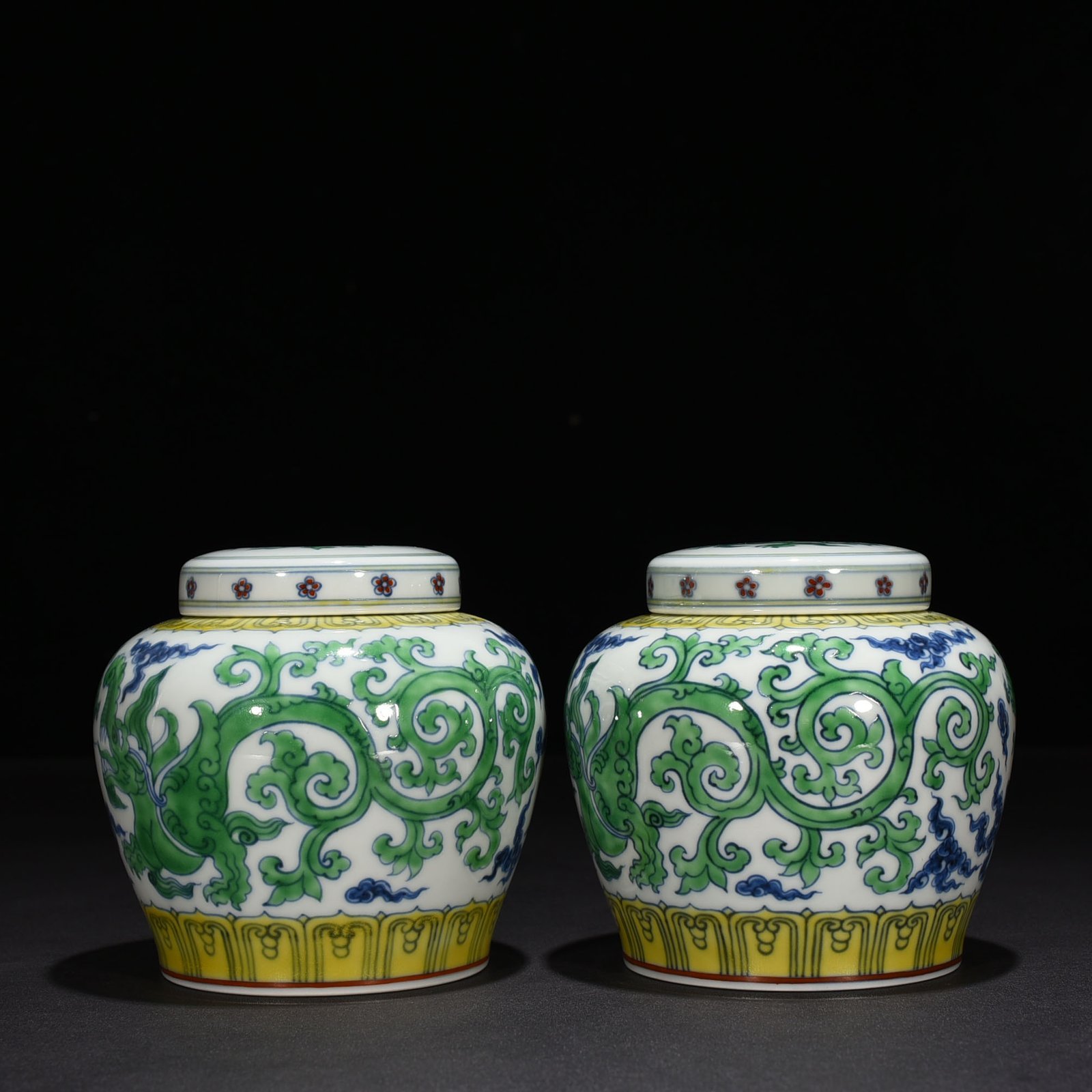 Ming Dynasty Chenghua Chilong Tianzi Jar Jar with Lid Jar