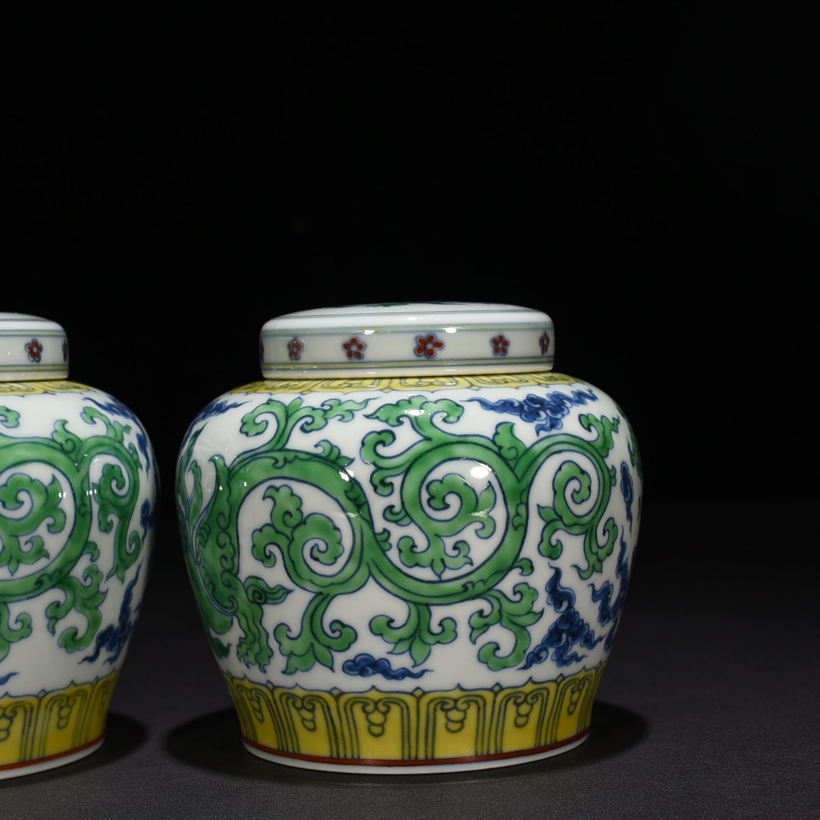 Ming Dynasty Chenghua Chilong Tianzi Jar Jar with Lid Jar