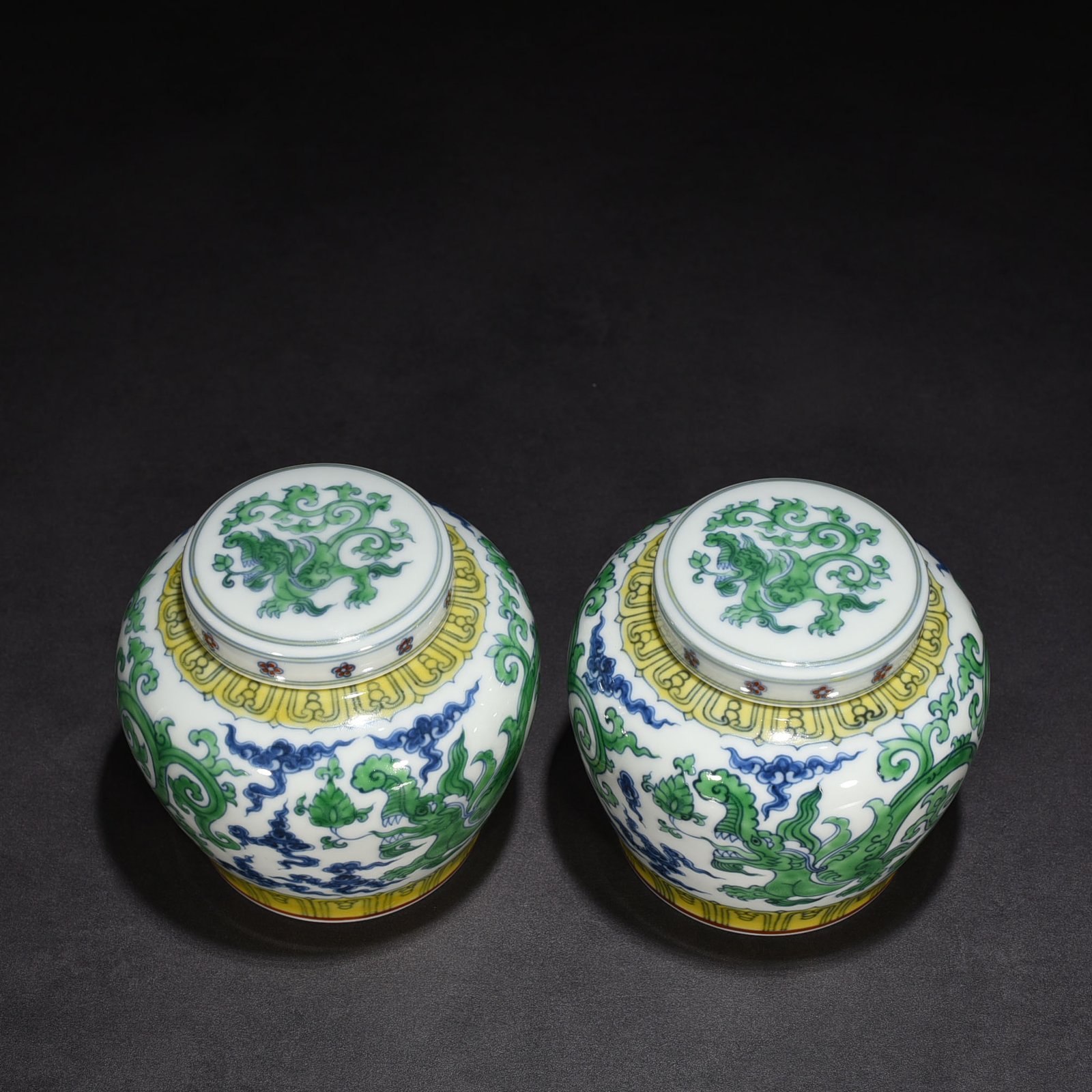 Ming Dynasty Chenghua Chilong Tianzi Jar Jar with Lid Jar
