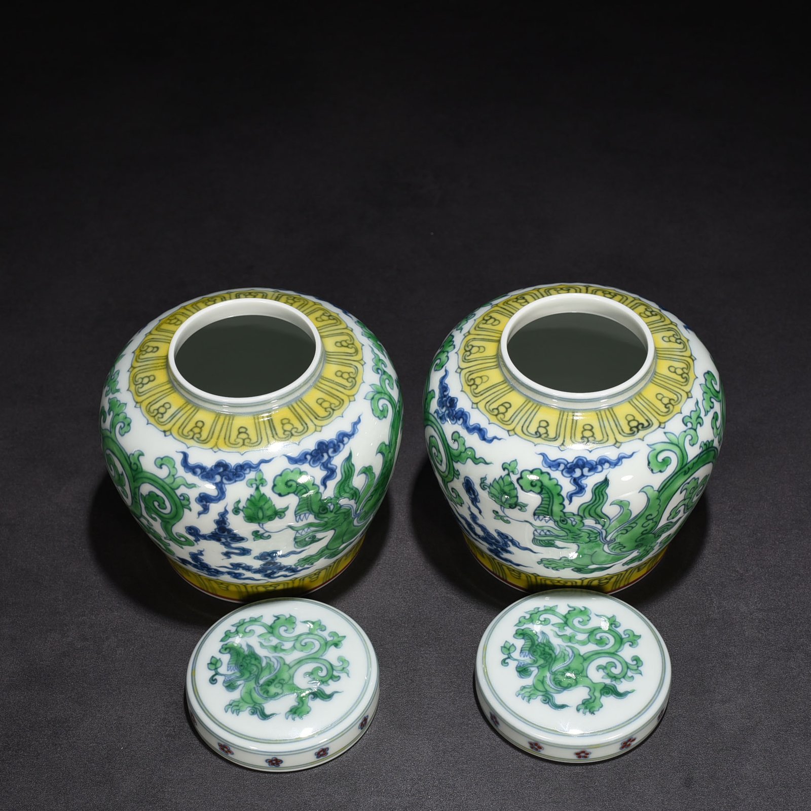 Ming Dynasty Chenghua Chilong Tianzi Jar Jar with Lid Jar