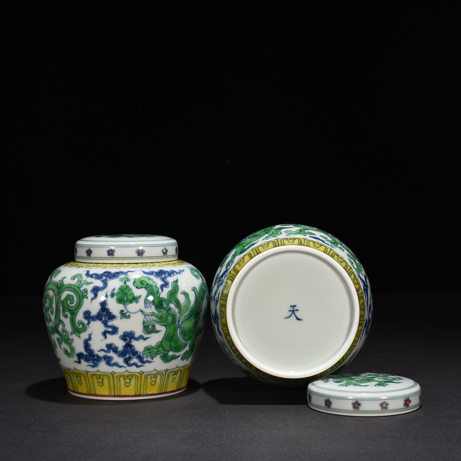 Ming Dynasty Chenghua Chilong Tianzi Jar Jar with Lid Jar
