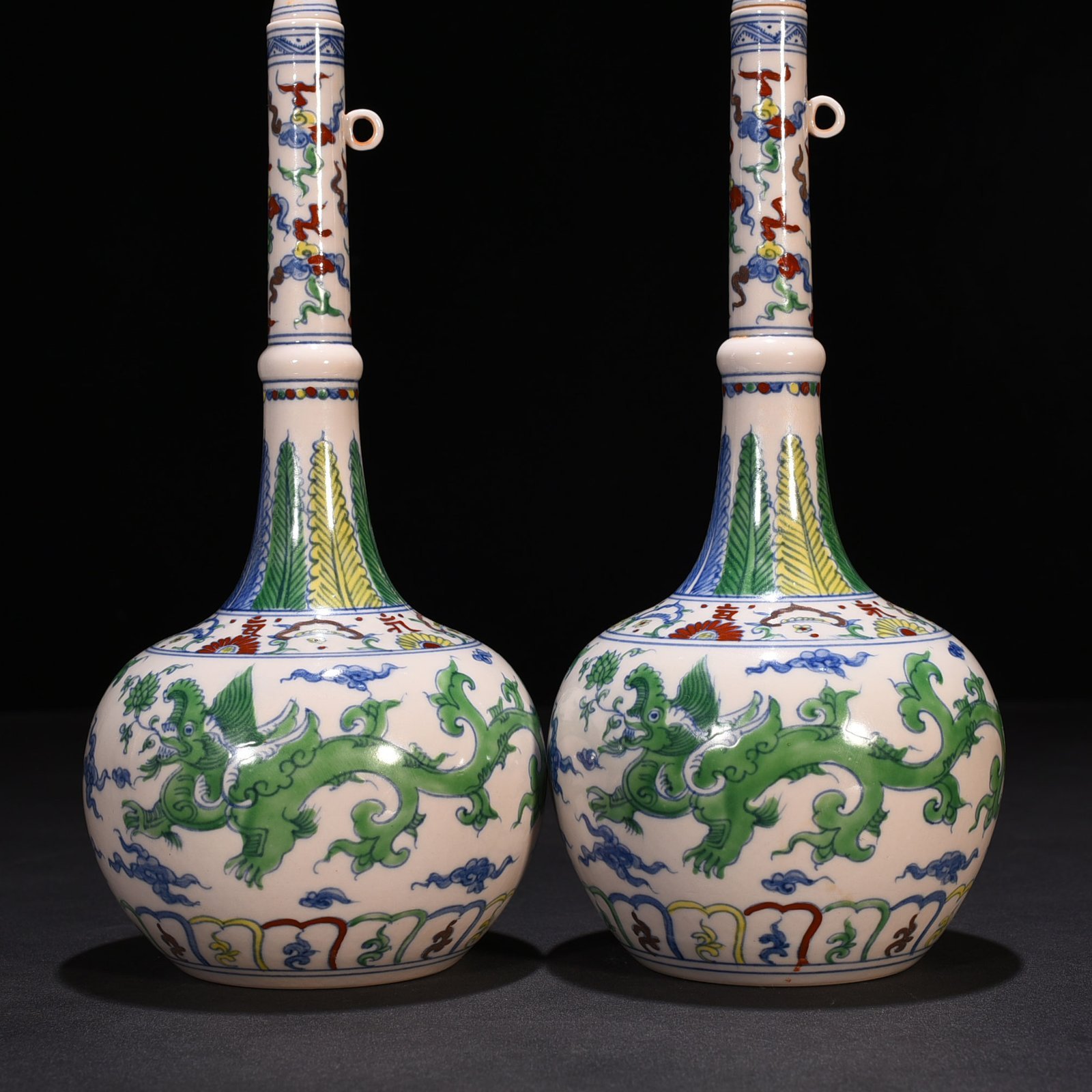 Ming Dynasty Chenghua Gallbladder Vase with Chilong