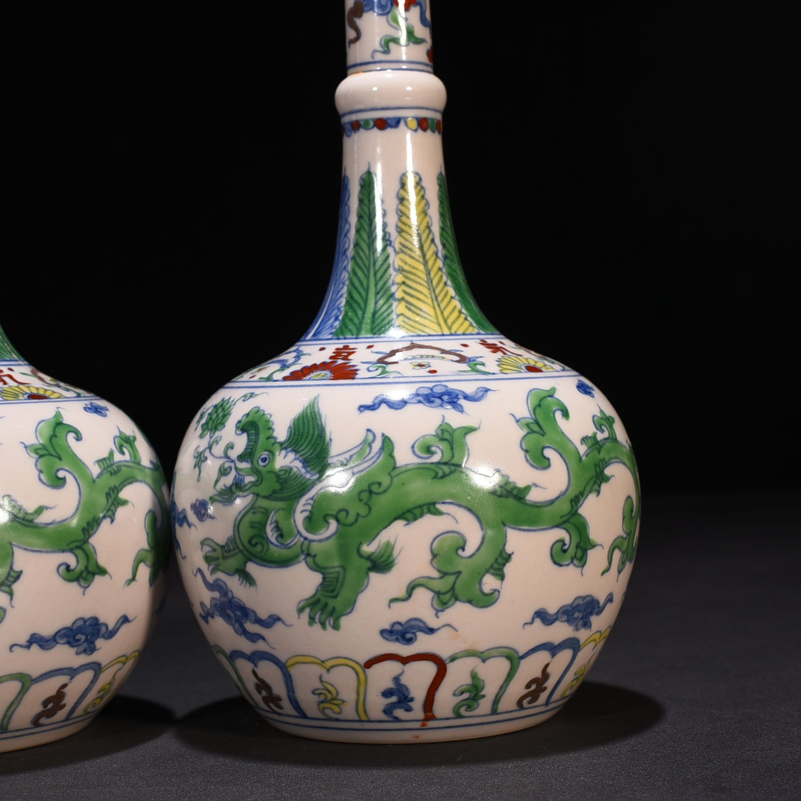 Ming Dynasty Chenghua Gallbladder Vase with Chilong
