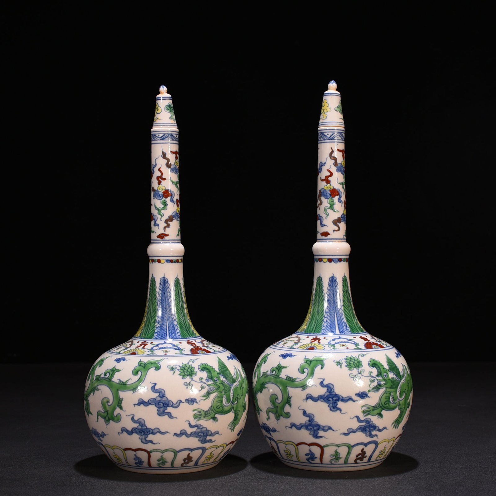 Ming Dynasty Chenghua Gallbladder Vase with Chilong