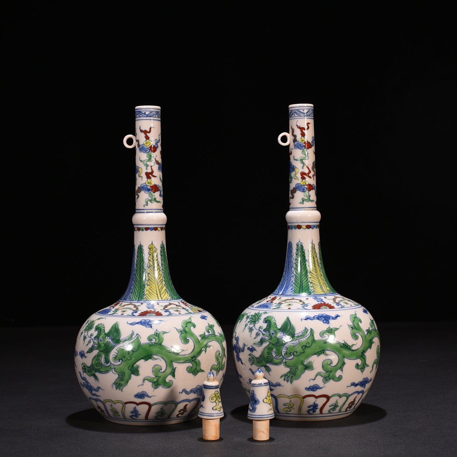 Ming Dynasty Chenghua Gallbladder Vase with Chilong