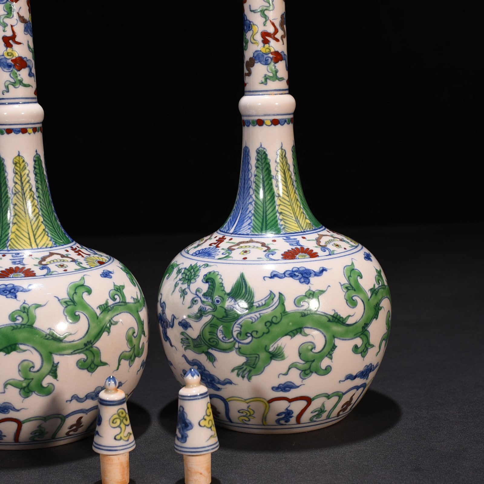 Ming Dynasty Chenghua Gallbladder Vase with Chilong