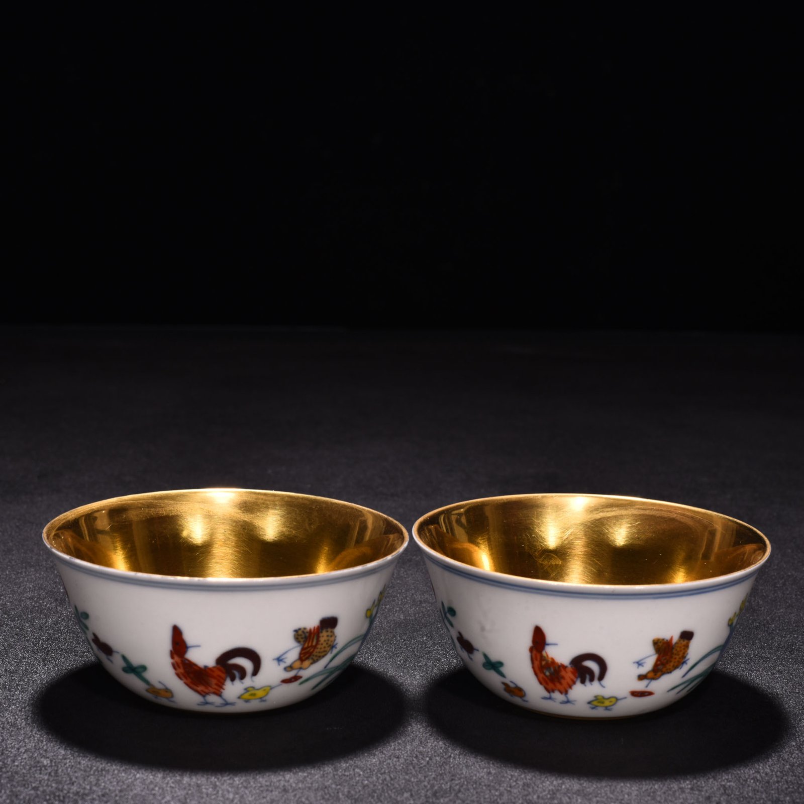 Ming Dynasty Chenghua color gilt family portrait chicken cup