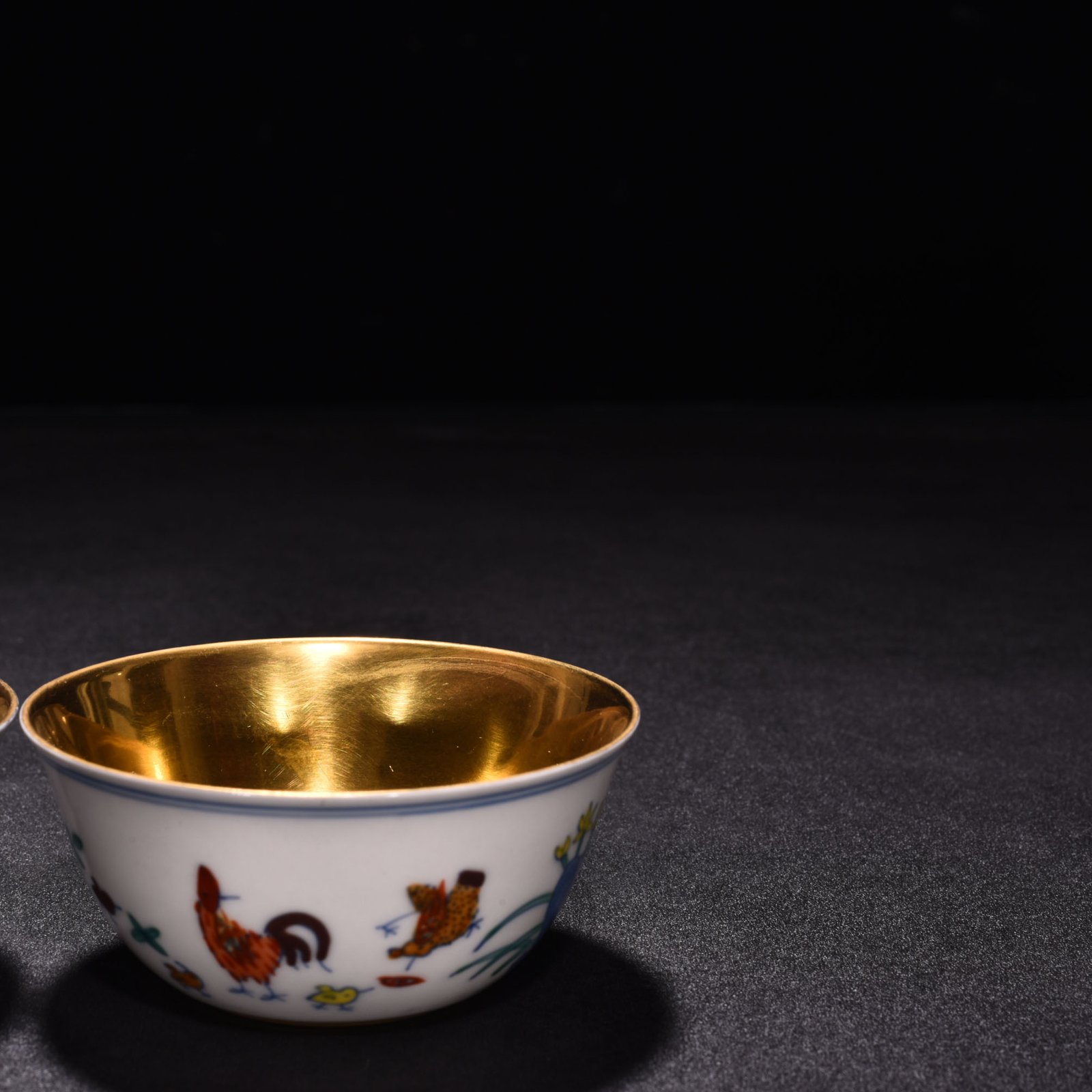 Ming Dynasty Chenghua color gilt family portrait chicken cup