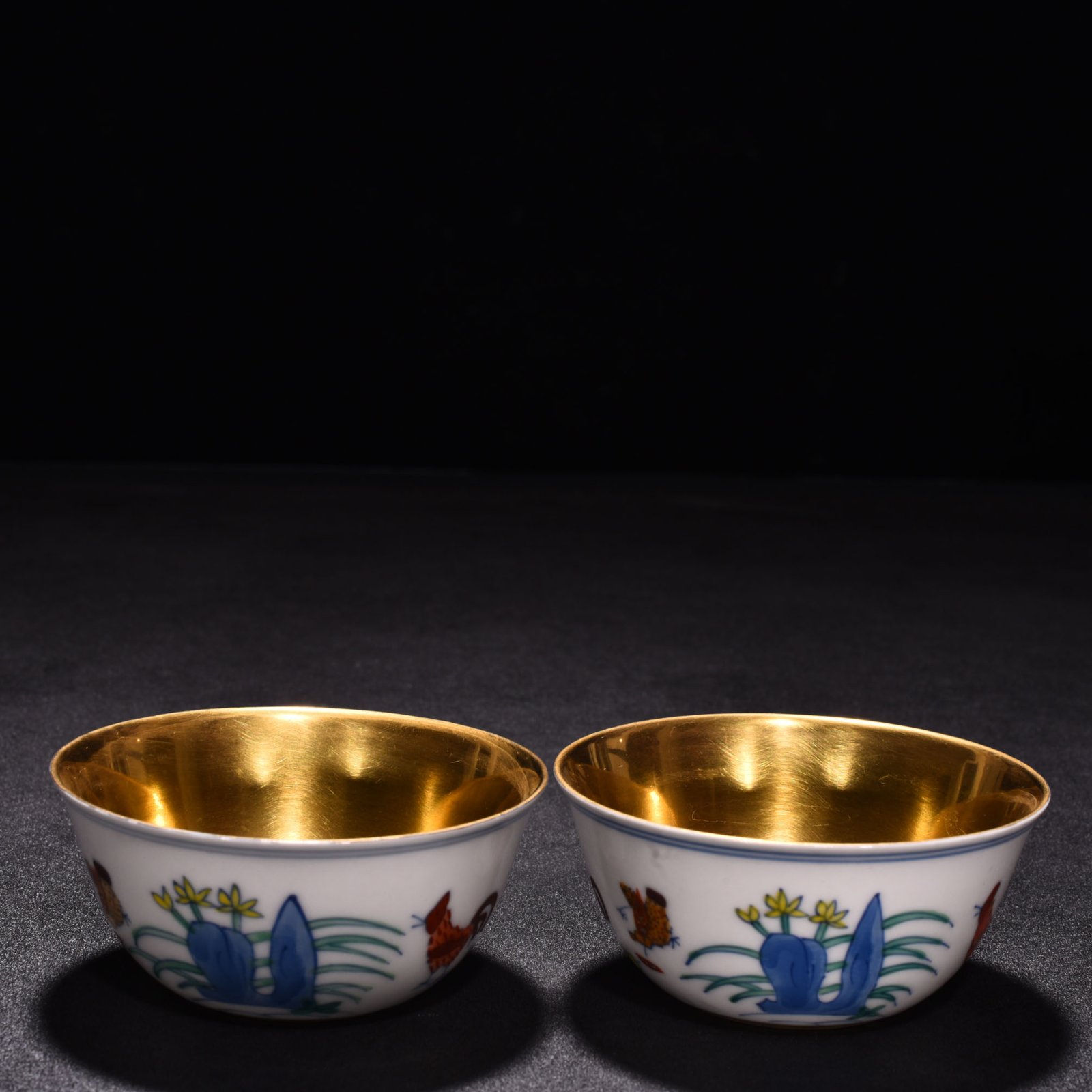 Ming Dynasty Chenghua color gilt family portrait chicken cup