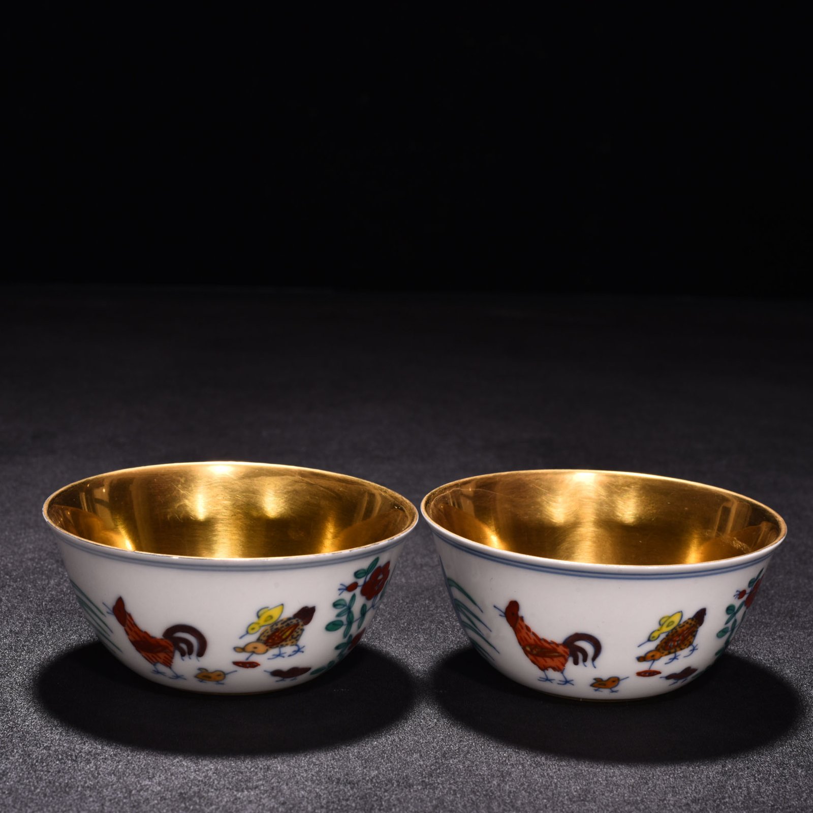 Ming Dynasty Chenghua color gilt family portrait chicken cup