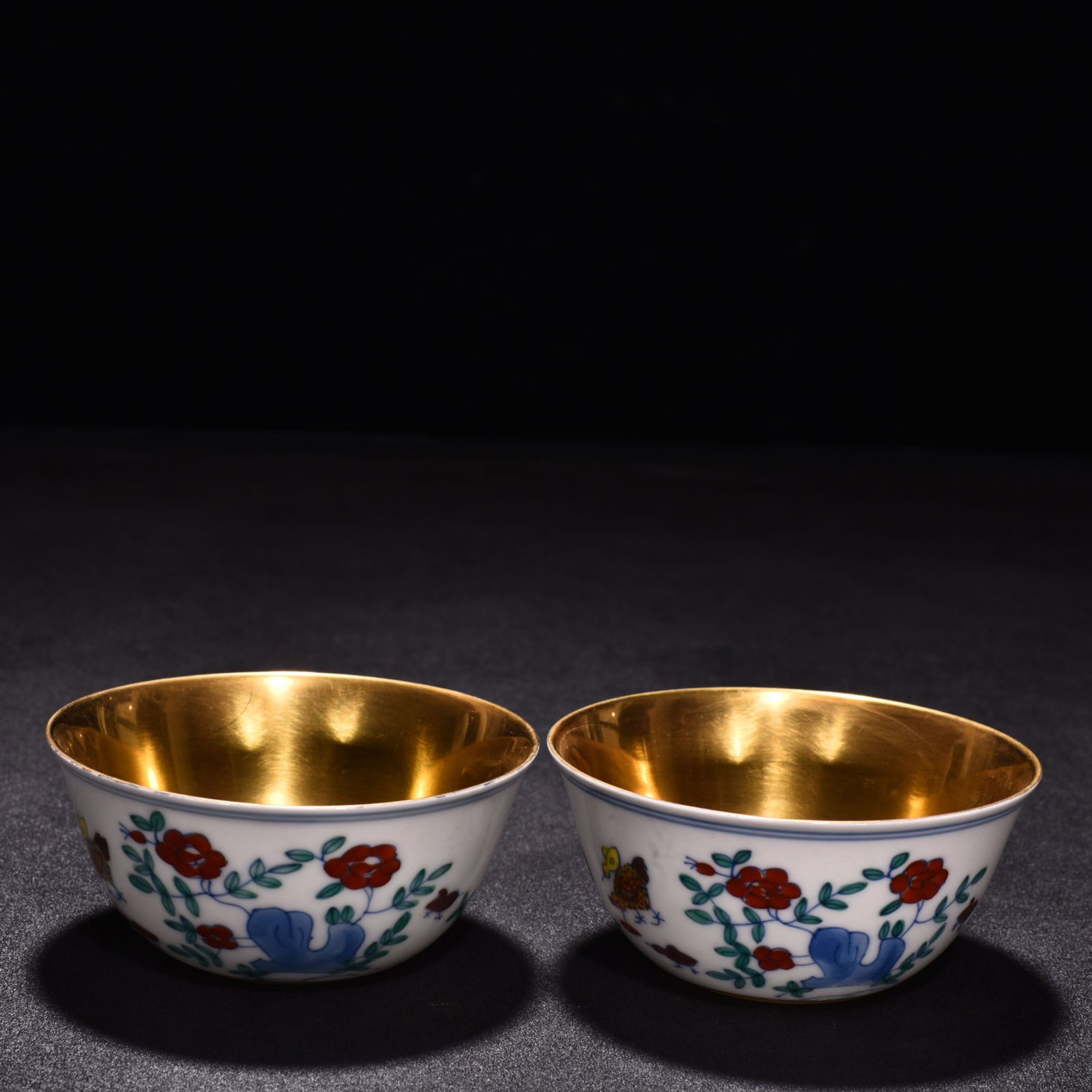 Ming Dynasty Chenghua color gilt family portrait chicken cup