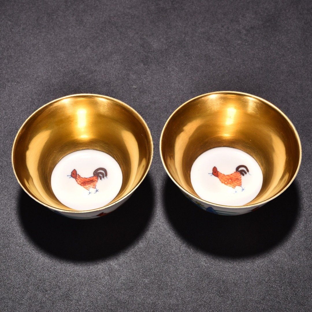 Ming Dynasty Chenghua color gilt family portrait chicken cup