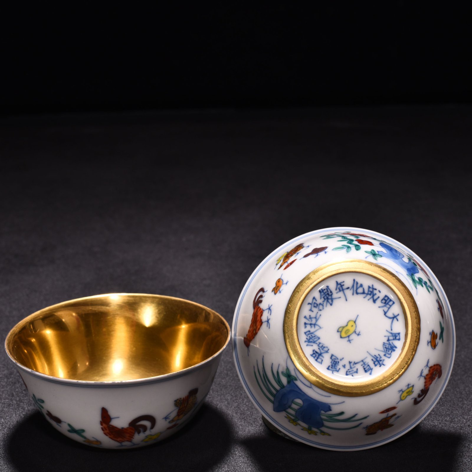 Ming Dynasty Chenghua color gilt family portrait chicken cup