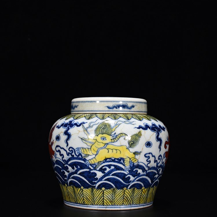 Ming Dynasty Chenghua flying elephant sky-shaped jar