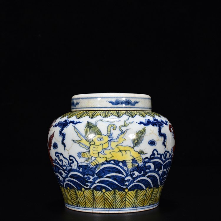 Ming Dynasty Chenghua flying elephant sky-shaped jar