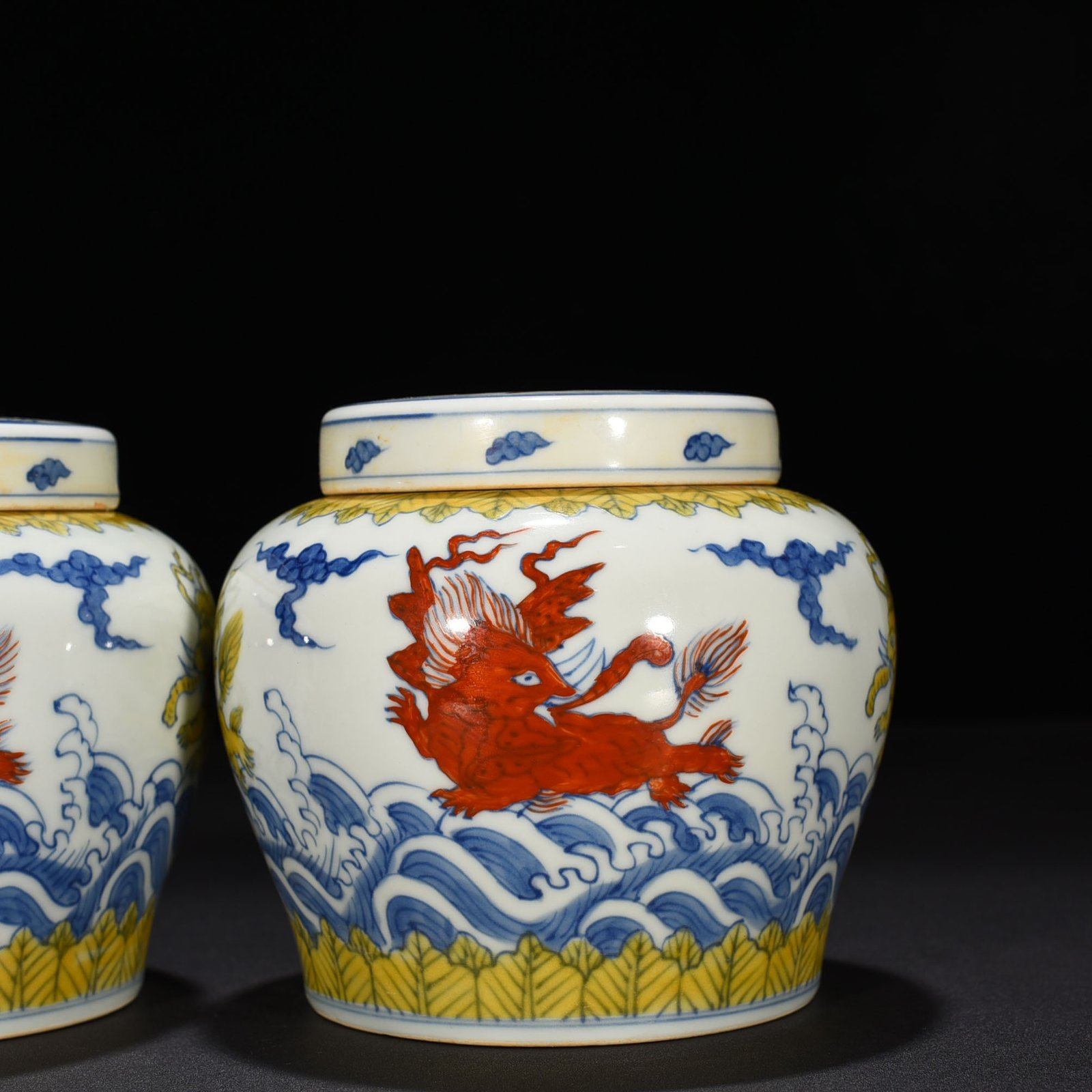 Ming Dynasty Chenghua flying elephant sky-shaped jar
