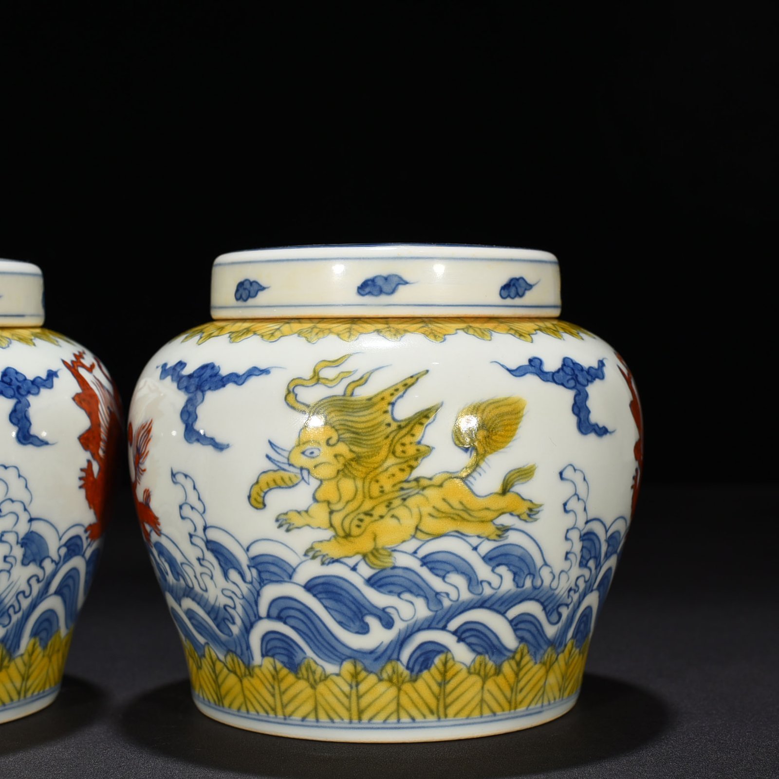 Ming Dynasty Chenghua flying elephant sky-shaped jar