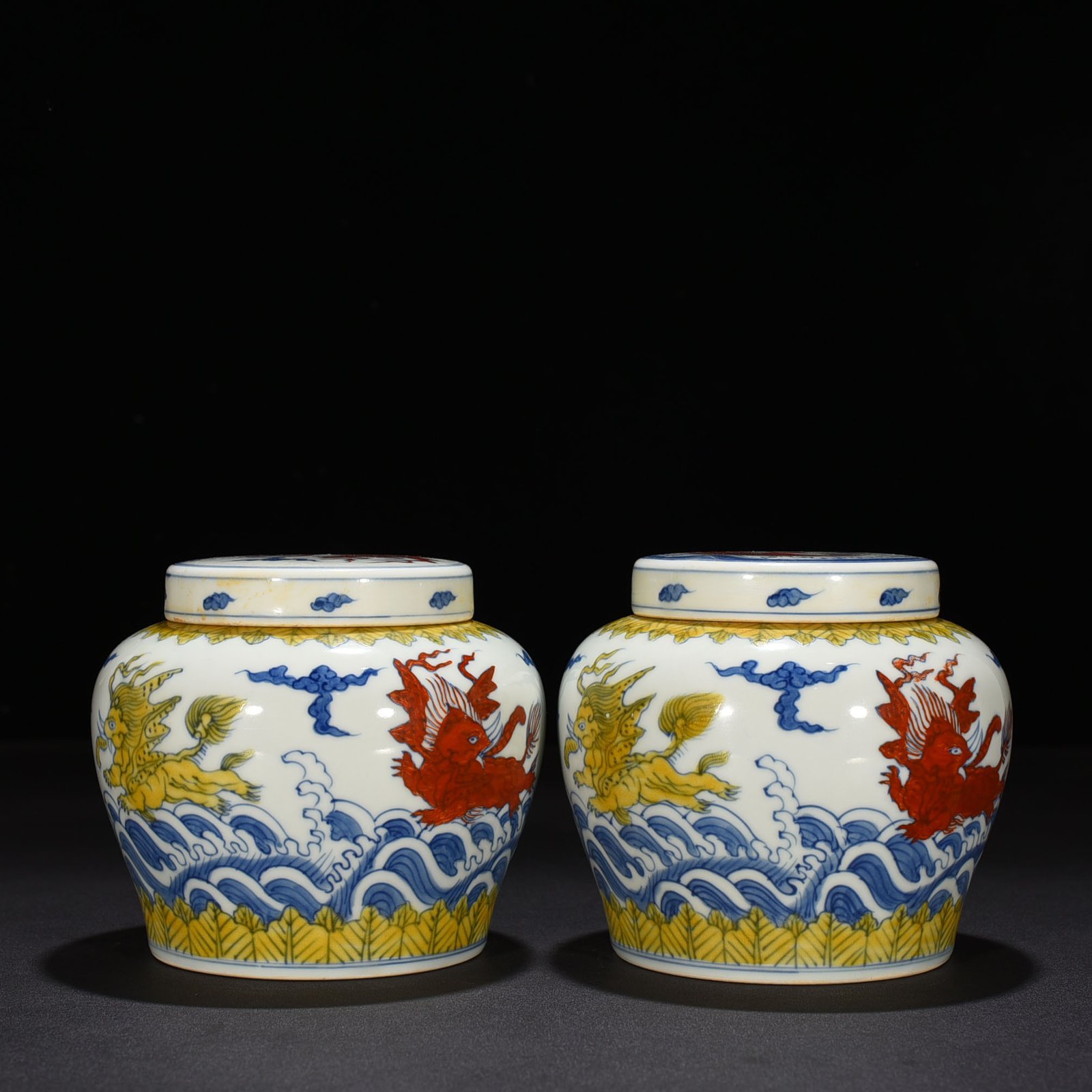 Ming Dynasty Chenghua flying elephant sky-shaped jar