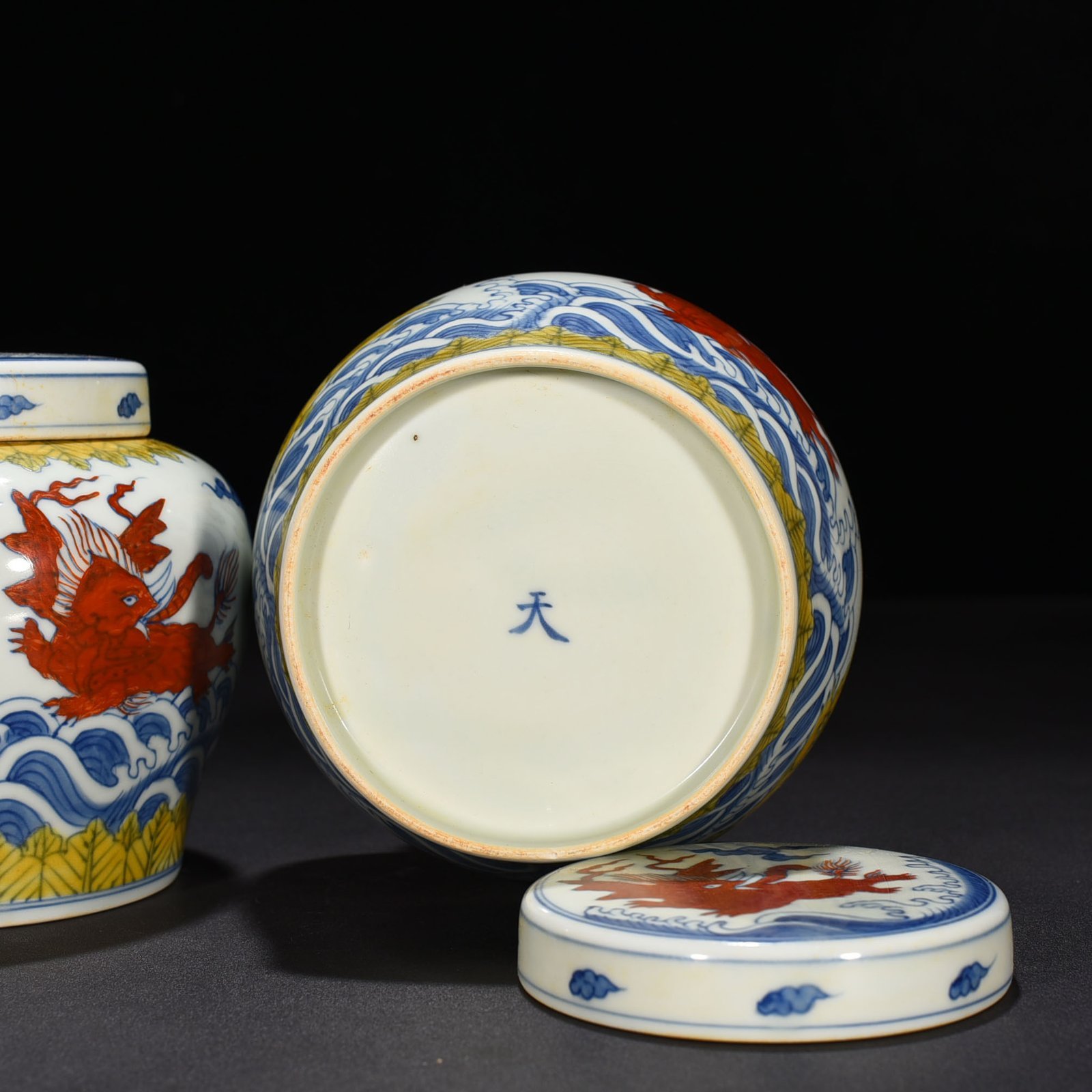 Ming Dynasty Chenghua flying elephant sky-shaped jar