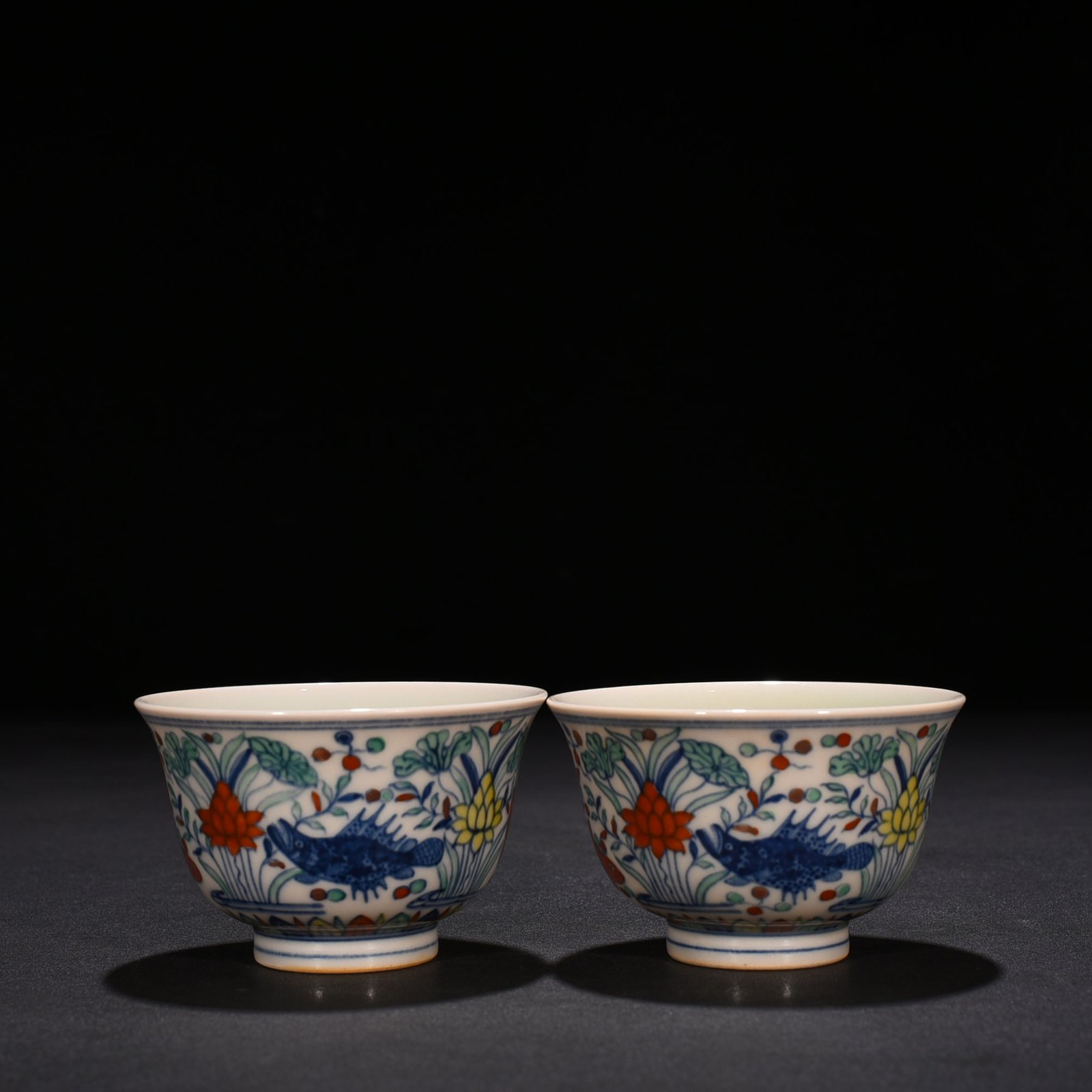 Ming Dynasty Chenghua Fish and Algae Cup