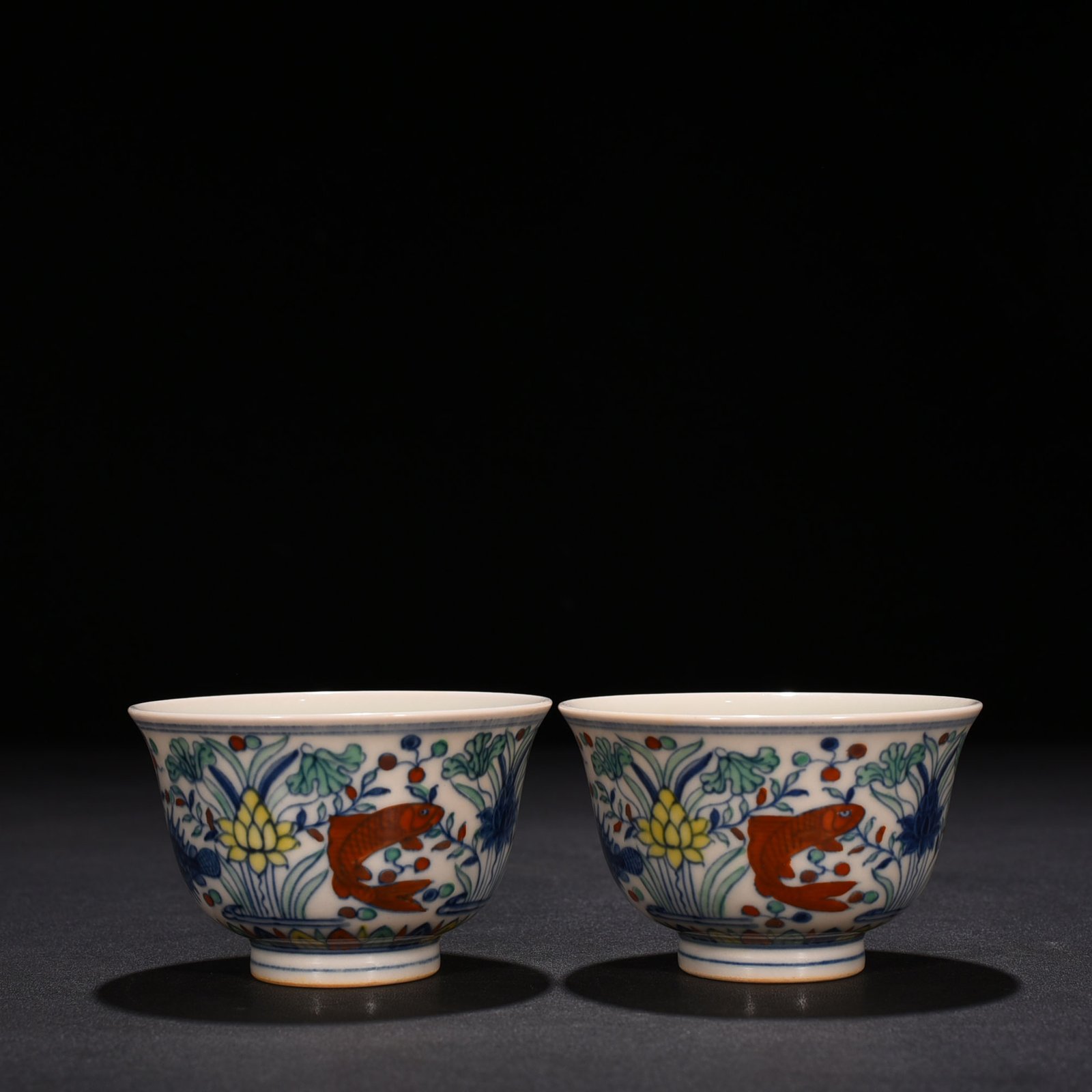 Ming Dynasty Chenghua Fish and Algae Cup