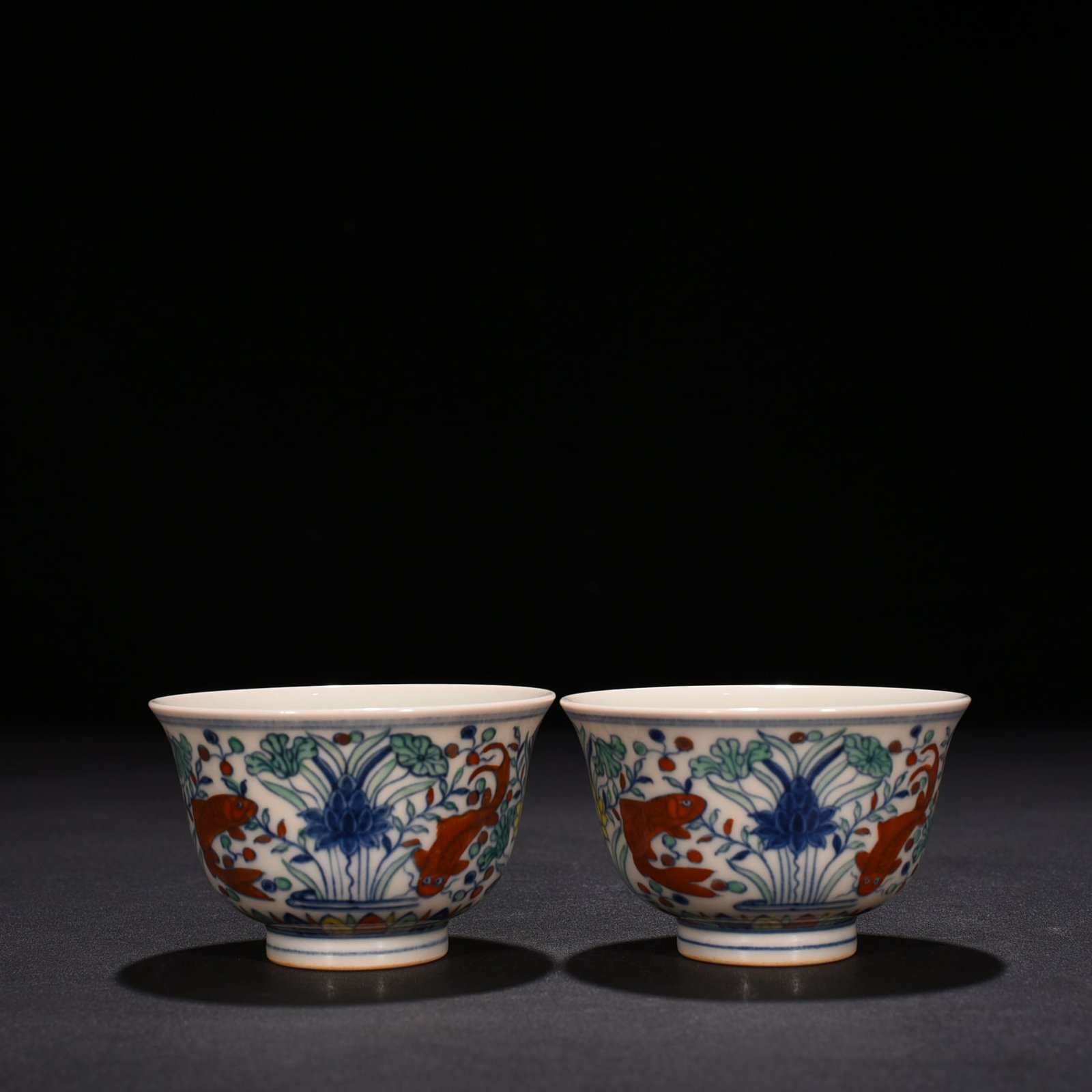 Ming Dynasty Chenghua Fish and Algae Cup