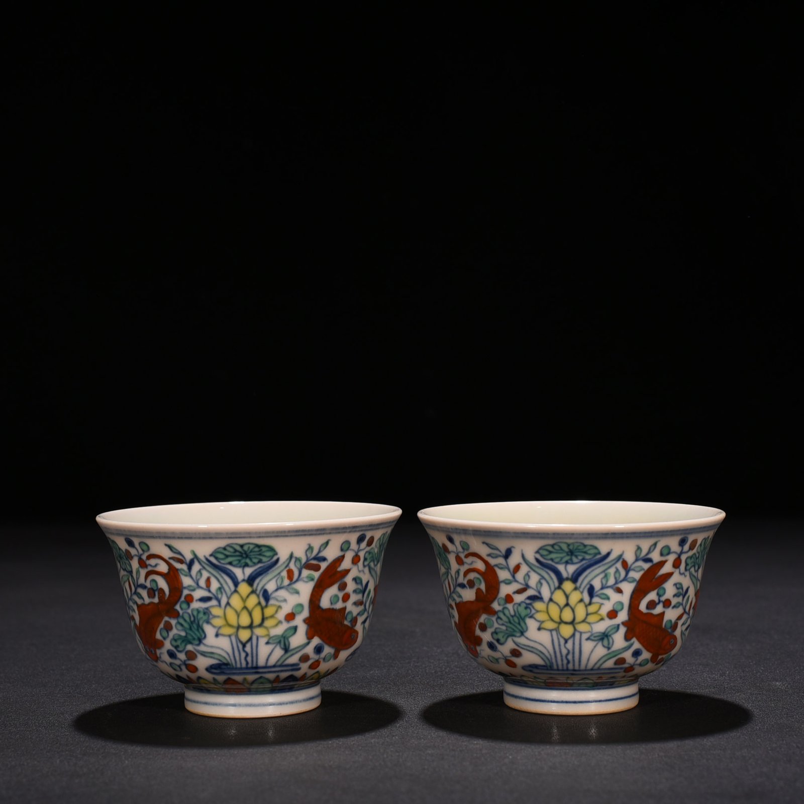Ming Dynasty Chenghua Fish and Algae Cup