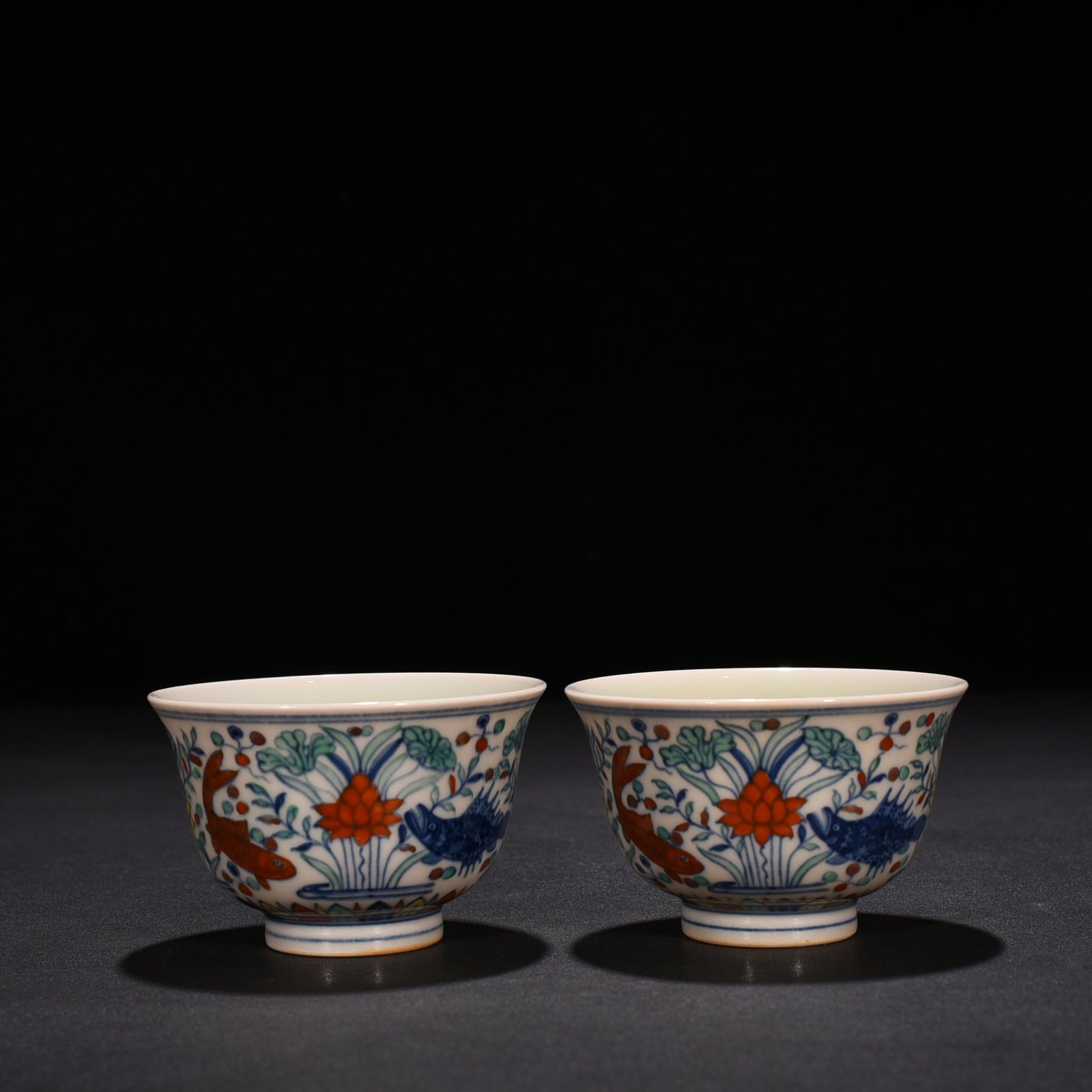 Ming Dynasty Chenghua Fish and Algae Cup