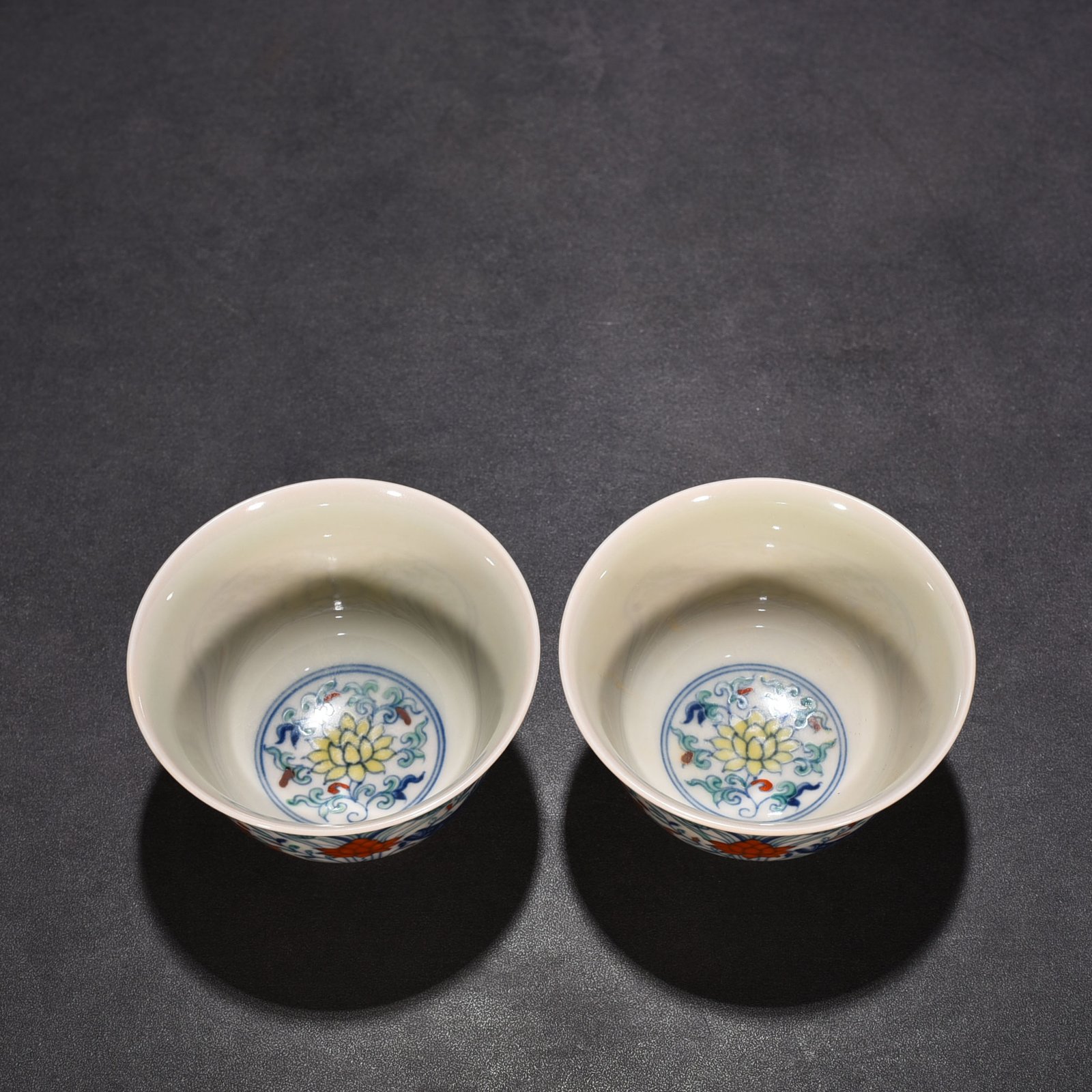 Ming Dynasty Chenghua Fish and Algae Cup