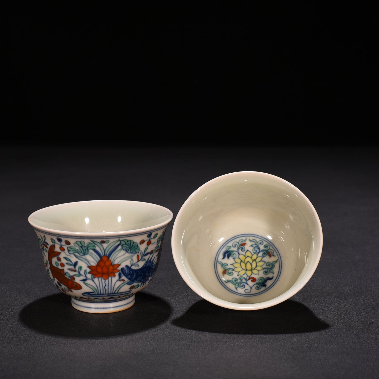 Ming Dynasty Chenghua Fish and Algae Cup
