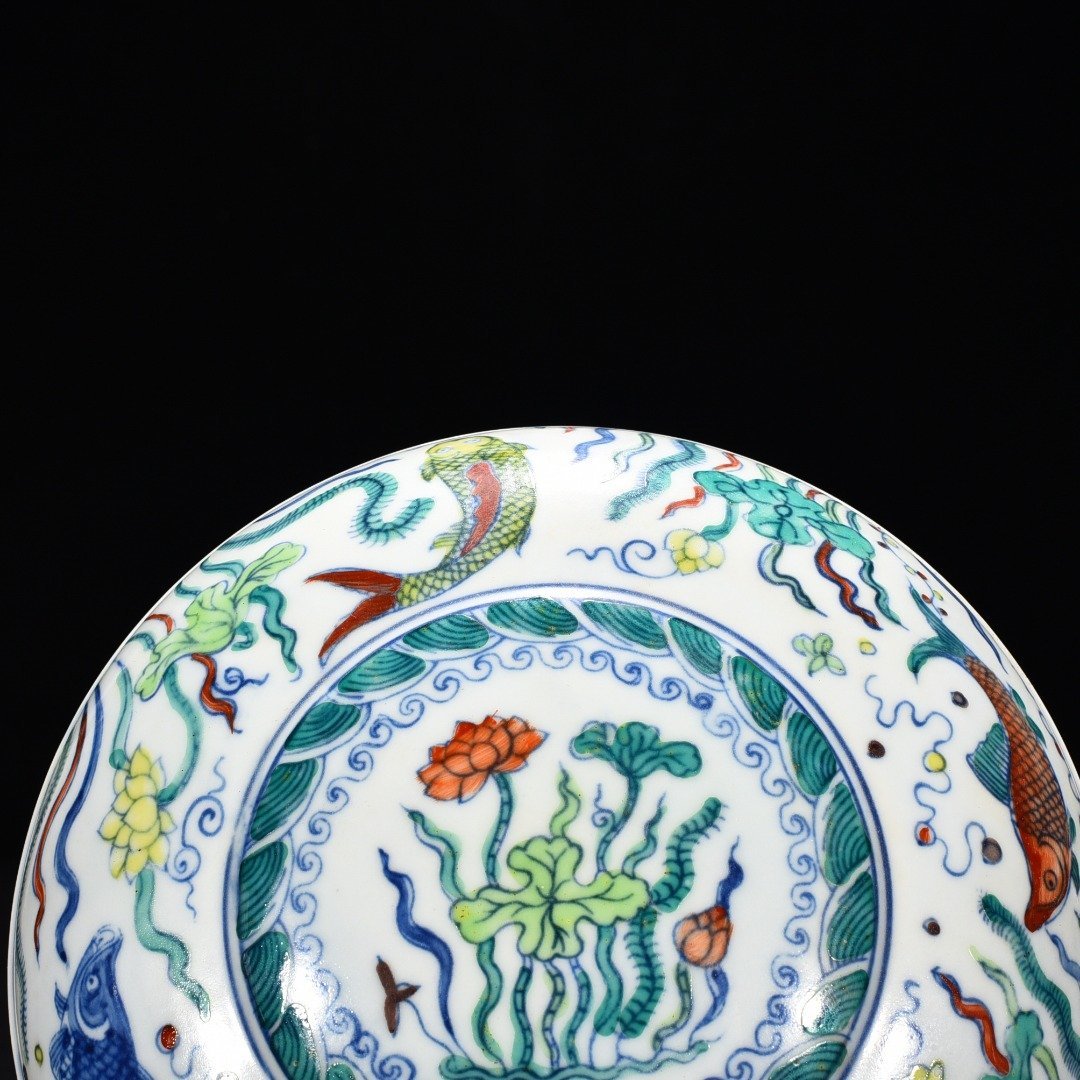Ming Dynasty Chenghua fish and algae fruit box