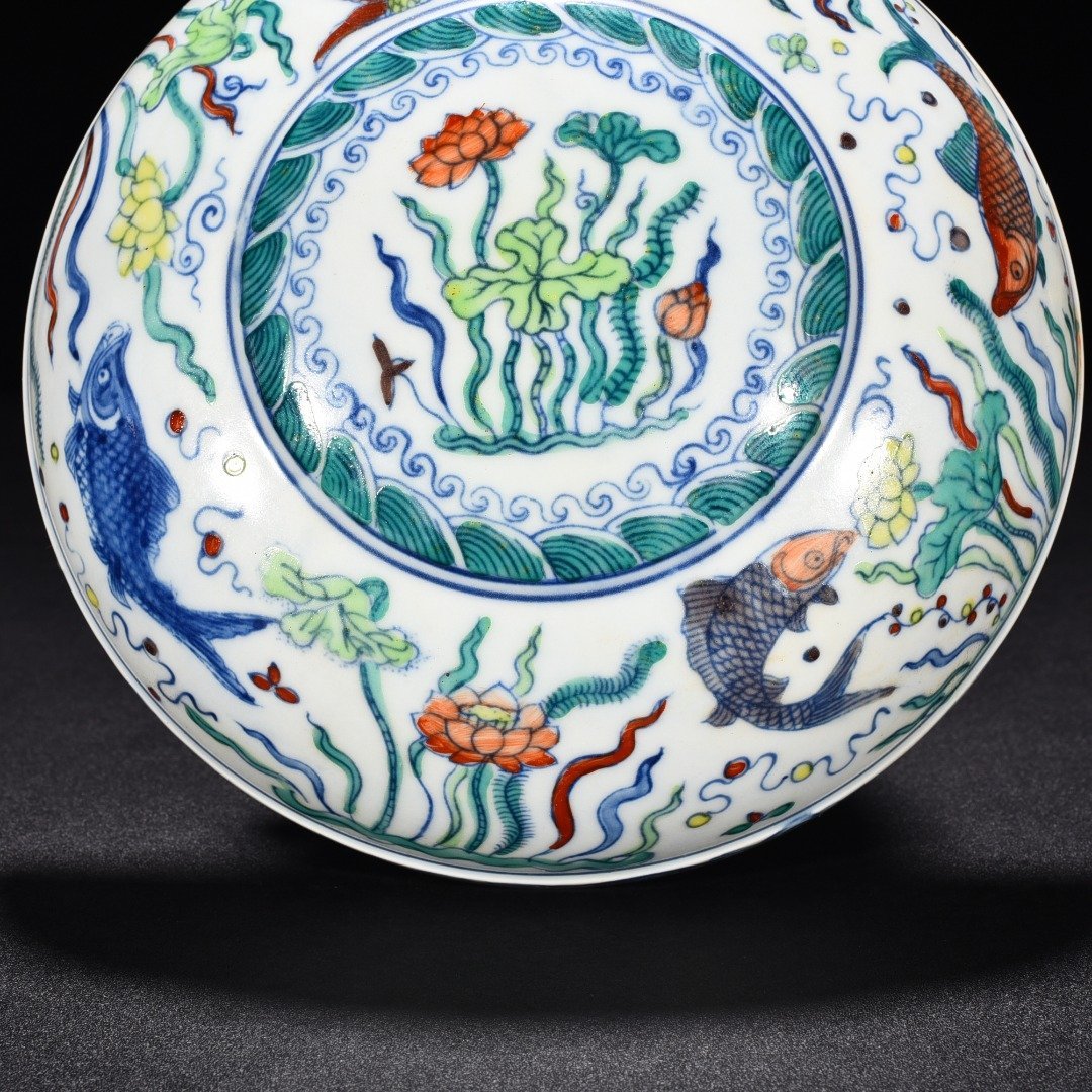 Ming Dynasty Chenghua fish and algae fruit box