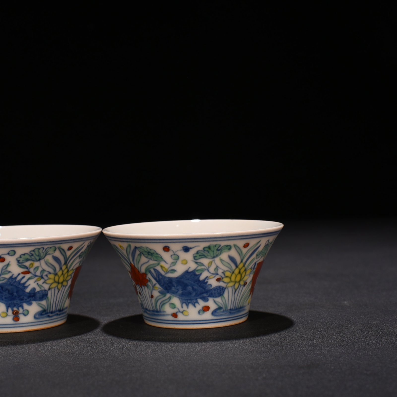 Ming Dynasty Chenghua Fish and Algae Horseshoe Cup
