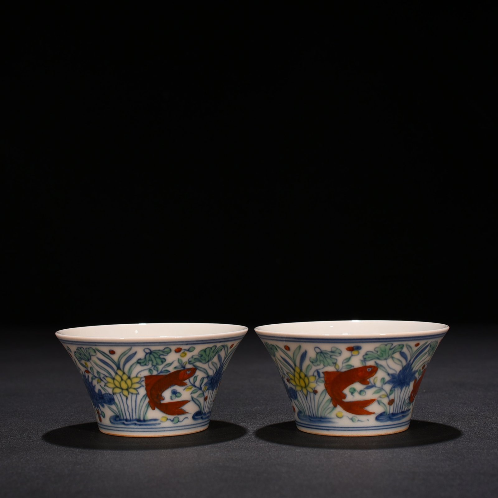 Ming Dynasty Chenghua Fish and Algae Horseshoe Cup