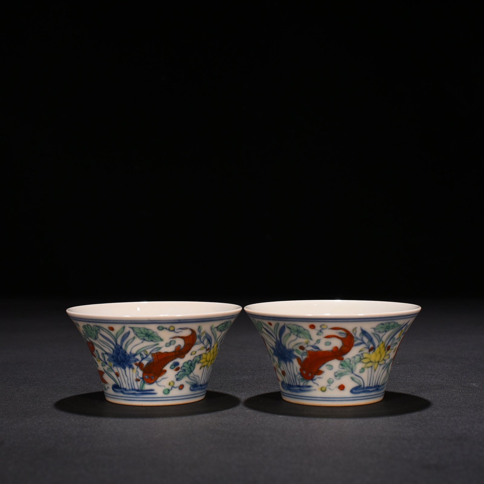 Ming Dynasty Chenghua Fish and Algae Horseshoe Cup