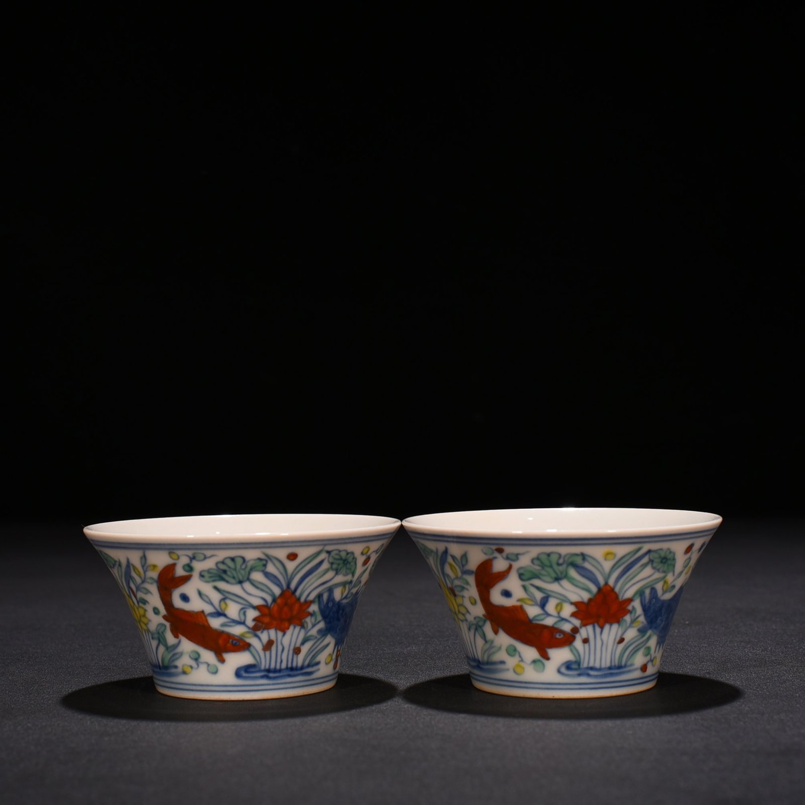 Ming Dynasty Chenghua Fish and Algae Horseshoe Cup