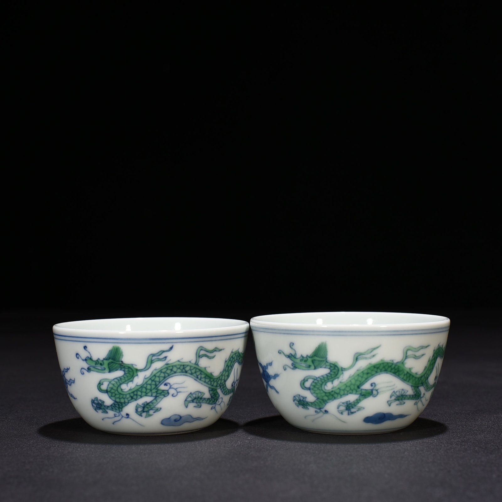 Ming Dynasty Chenghua dragon cylinder cup