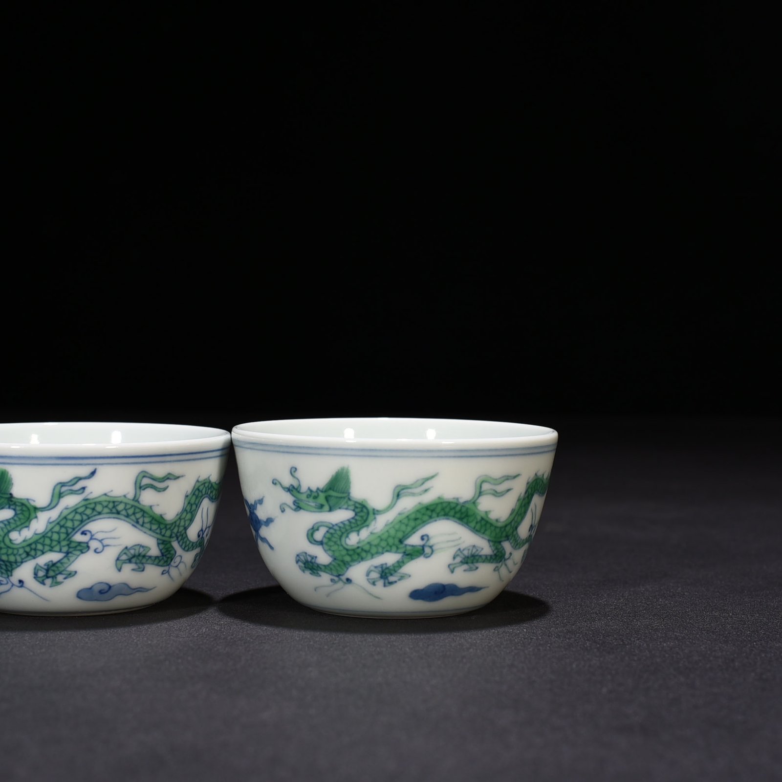Ming Dynasty Chenghua dragon cylinder cup