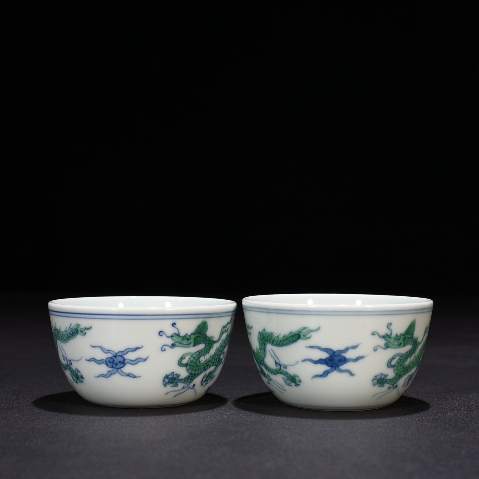 Ming Dynasty Chenghua dragon cylinder cup