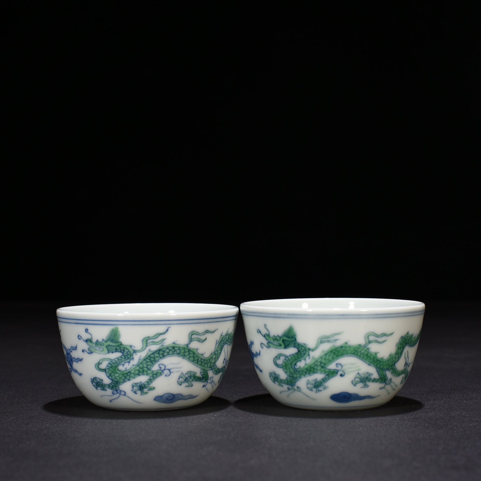 Ming Dynasty Chenghua dragon cylinder cup