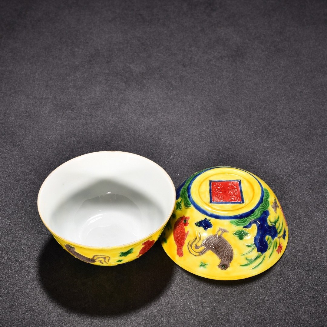 Ming Dynasty Chenghua family portrait chicken cup