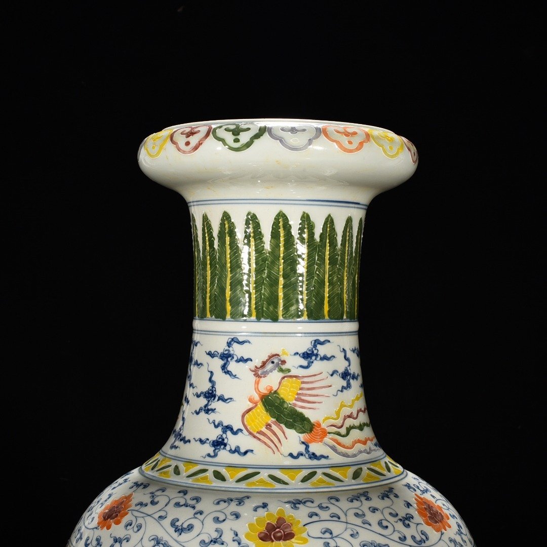 Ming Dynasty Chenghua lion and flower inverted bottle