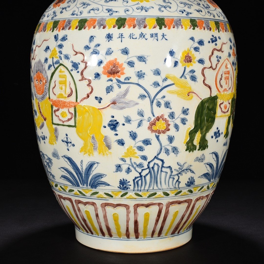 Ming Dynasty Chenghua lion and flower inverted bottle